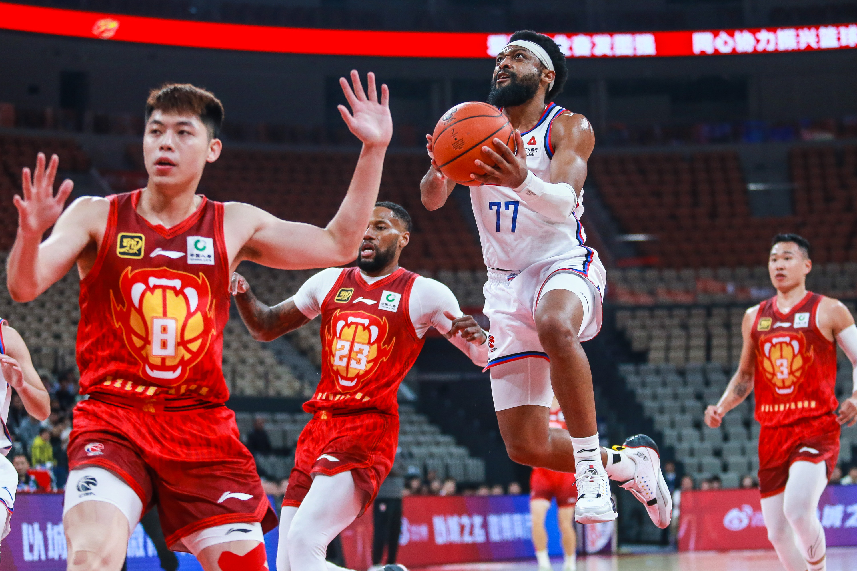 冲刺阶段CBA常规赛焦点战,布莱顿临场应变,压力陡增,赛季目标并未改变 冲刺阶段CBA常规赛焦点战,布莱顿临场应变,压力陡增,赛季目标并未改变