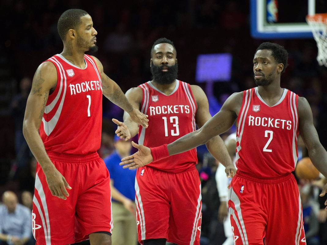 关于休斯敦火箭训练开放日；清晨再遭质疑引欢呼；CBA常规赛在即；阵容厚度经受考验的信息