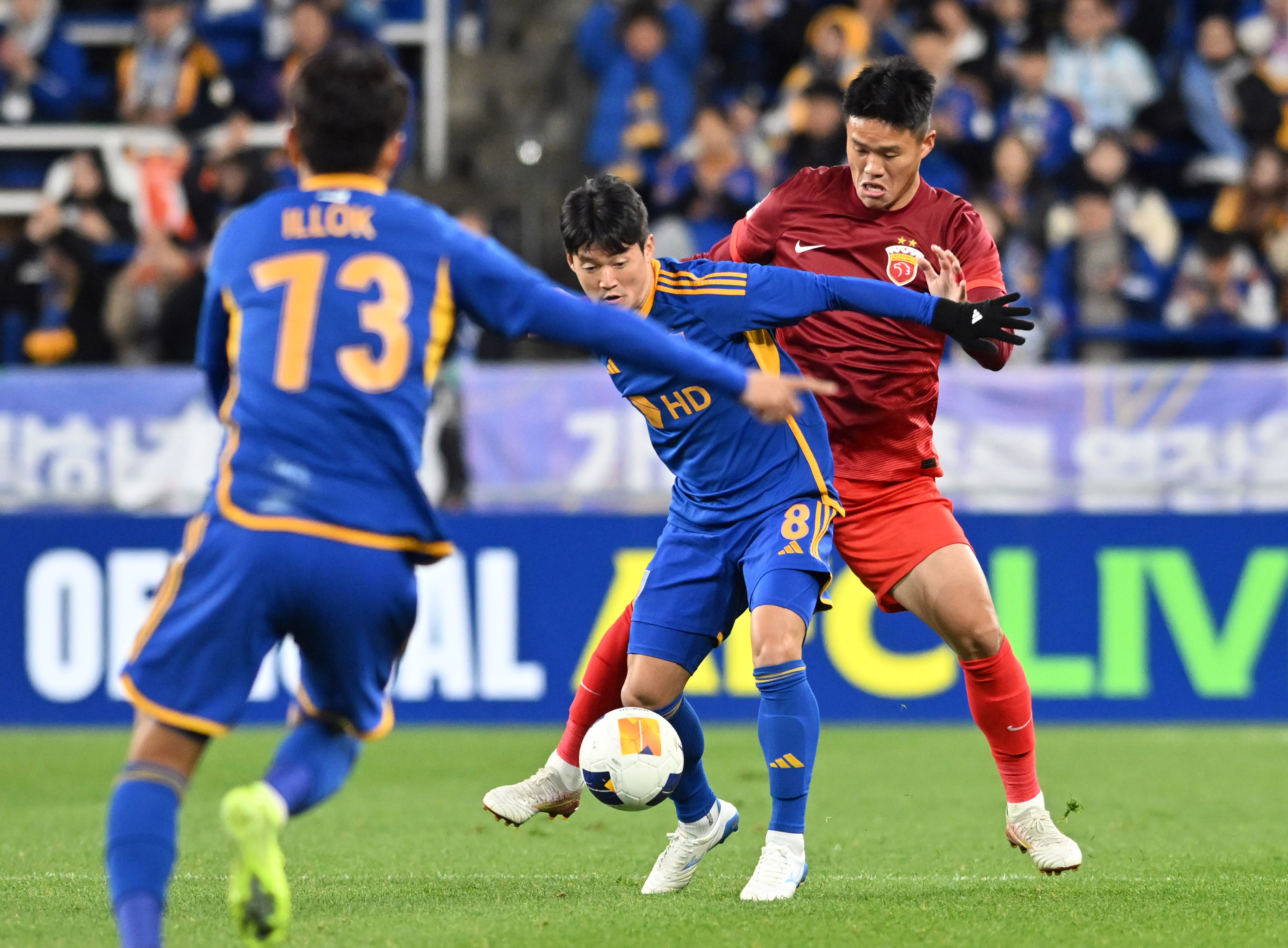 关键时刻西甲焦点战，斯图加特强势反弹，气氛紧张，训练强度明显提升 